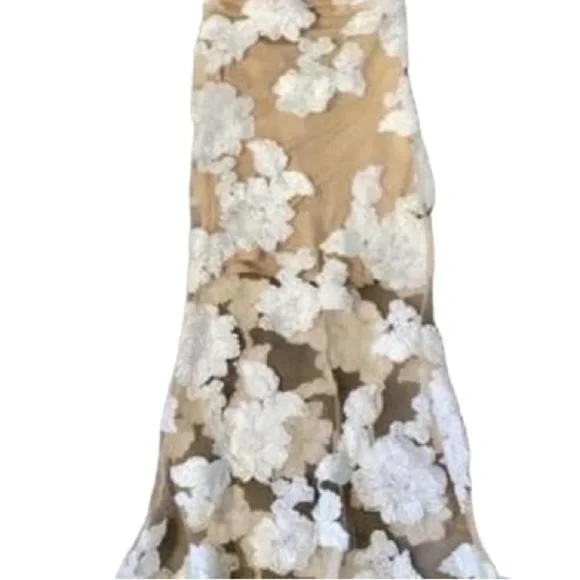 LILYFUL- Bridal Nude Illusion - White Floral Appliqué Dress- Medium👰🏻🤍💐 - Picture 6 of 8